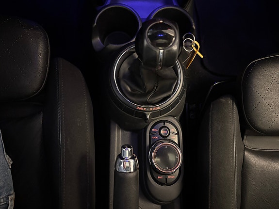 MINI Cooper 25 of 29