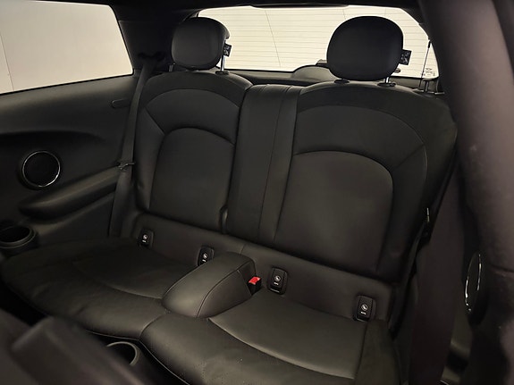 MINI Cooper 10 of 29