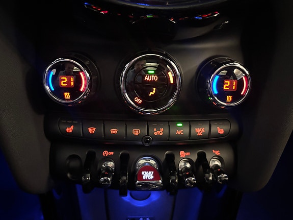 MINI Cooper 24 of 29