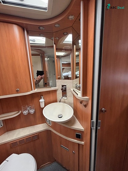 Hymer B 778 SL | 3.0 180hk | Enk sngr+Senkes.| Alde | Solcelle | Stekovn | TV | S.stativ | Skinn | V.hjul | 13 of 17