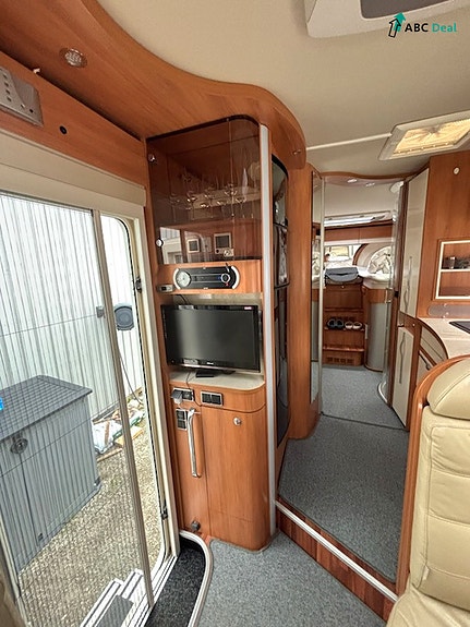 Hymer B 778 SL | 3.0 180hk | Enk sngr+Senkes.| Alde | Solcelle | Stekovn | TV | S.stativ | Skinn | V.hjul | 10 of 17