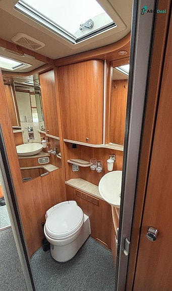 Hymer B 778 SL | 3.0 180hk | Enk sngr+Senkes.| Alde | Solcelle | Stekovn | TV | S.stativ | Skinn | V.hjul | 14 of 17
