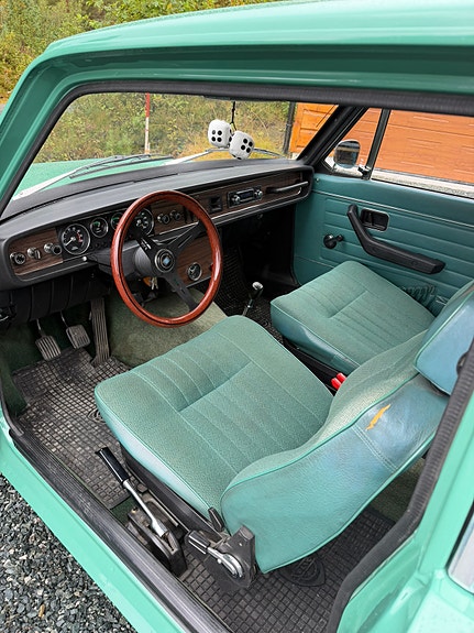 Volvo 142 18 of 30