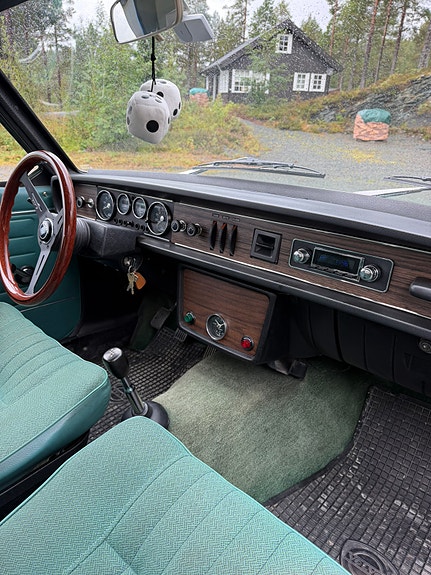 Volvo 142 28 of 30
