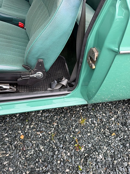 Volvo 142 21 of 30