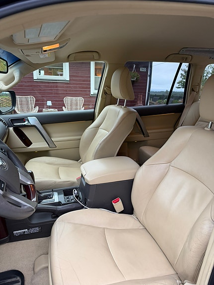 Toyota Land Cruiser 8 of 11