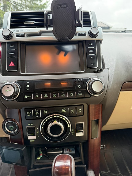Toyota Land Cruiser 3 of 11