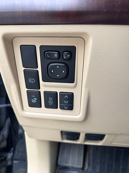 Toyota Land Cruiser 6 of 11