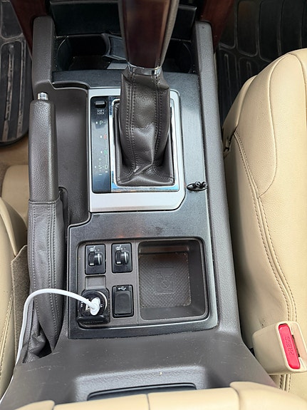 Toyota Land Cruiser 4 of 11