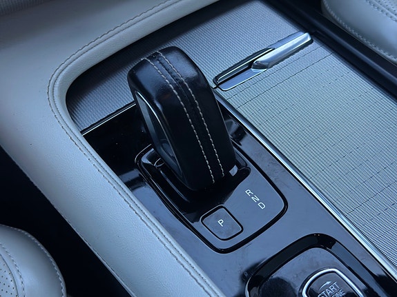 Volvo XC90 24 of 30
