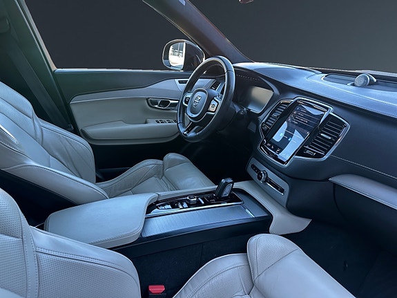 Volvo XC90 14 of 30