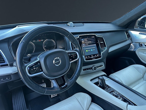 Volvo XC90 12 of 30