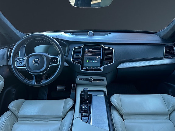 Volvo XC90 13 of 30