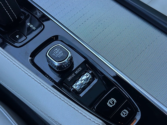 Volvo XC90 23 of 30