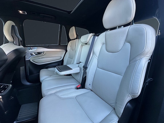 Volvo XC90 16 of 30
