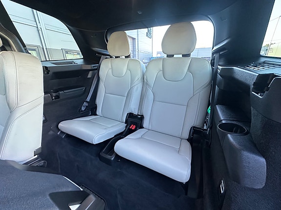 Volvo XC90 17 of 30