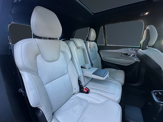 Volvo XC90 20 of 30
