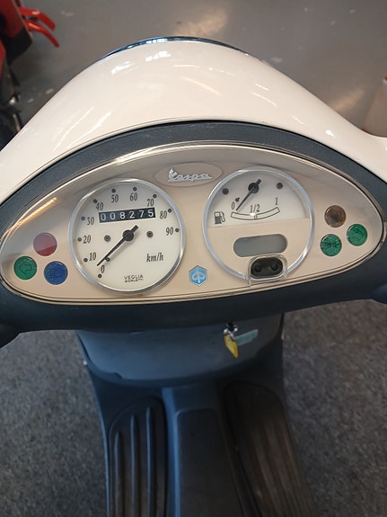 Vespa 50 4 of 5