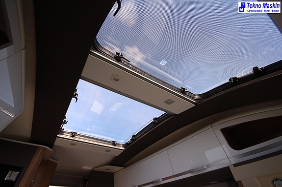 Adria Coral S 670C 17 of 21
