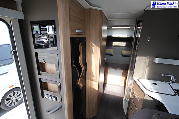 Adria Coral S 670C 8 of 21