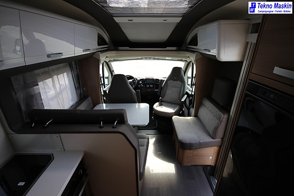 Adria Coral S 670C 15 of 21