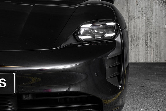 Porsche Taycan GTS 12 of 30