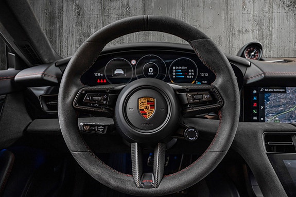 Porsche Taycan GTS 21 of 30