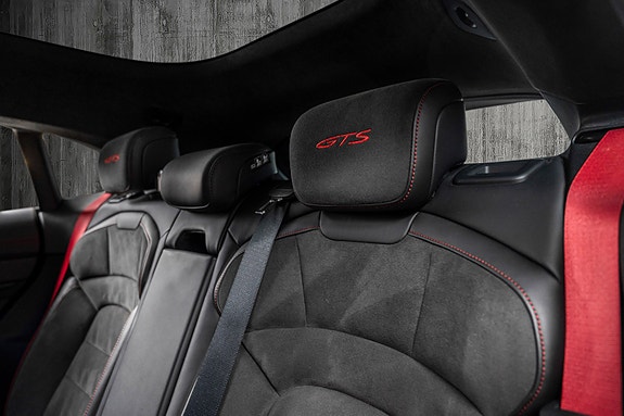 Porsche Taycan GTS 17 of 30