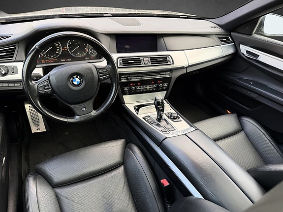 BMW 750i 13 of 17