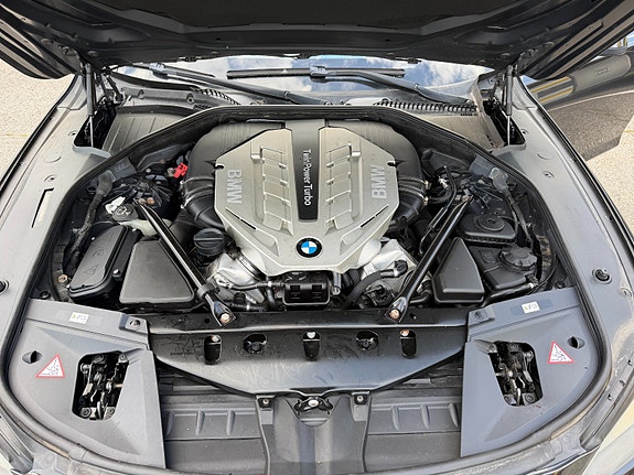 BMW 750i 17 of 17