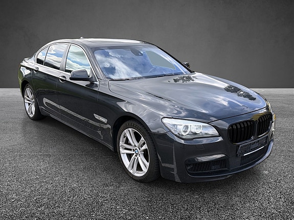 BMW 750i 2 of 17