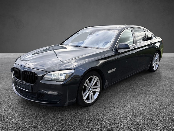 BMW 750i 4 of 17