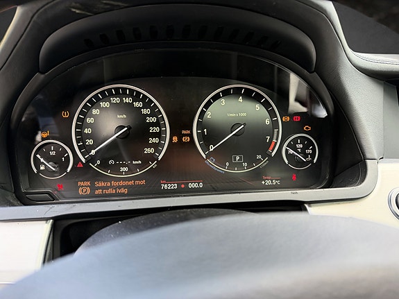 BMW 750i 11 of 17