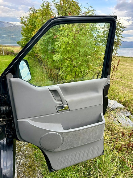 Volkswagen Multivan 18 of 30