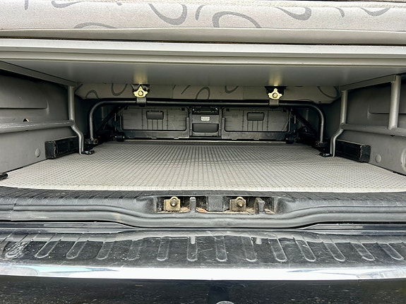 Volkswagen Multivan 26 of 30