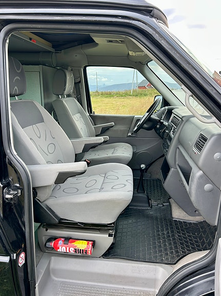 Volkswagen Multivan 16 of 30