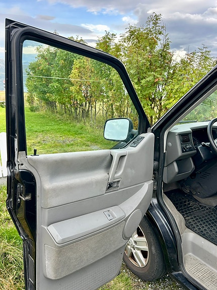 Volkswagen Multivan 17 of 30