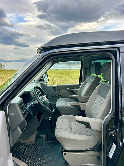 Volkswagen Multivan 10 of 30