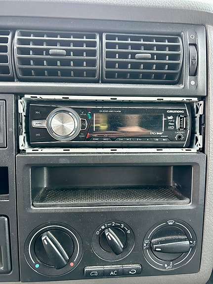 Volkswagen Multivan 13 of 30