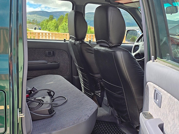 Toyota HiLux 15 of 25
