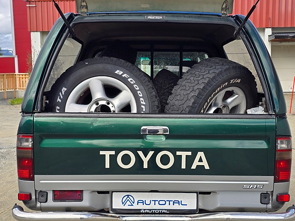 Toyota HiLux 24 of 25