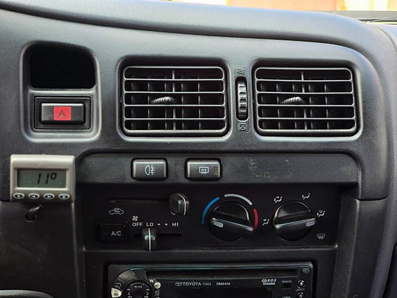 Toyota HiLux 20 of 25