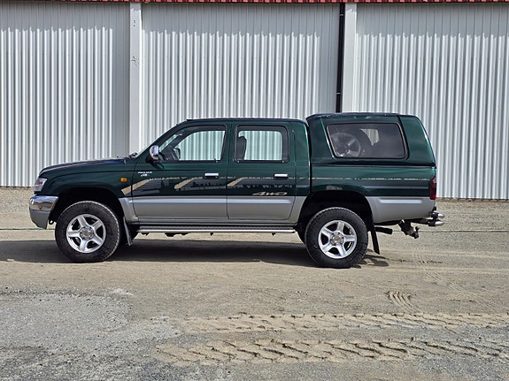 Toyota HiLux 4 of 25