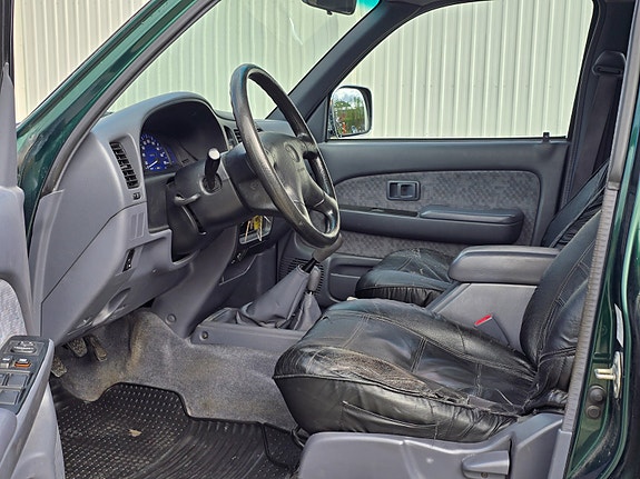 Toyota HiLux 10 of 25