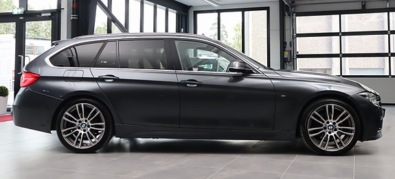 BMW 330i 22 of 30