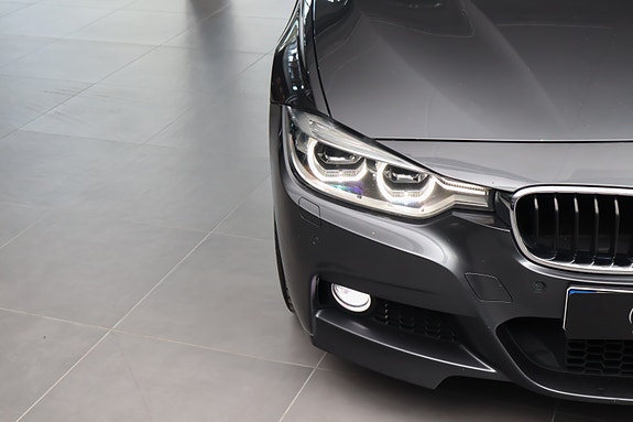 BMW 330i 7 of 30