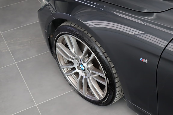 BMW 330i 11 of 30