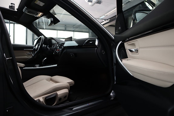 BMW 330i 27 of 30