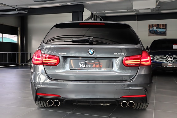 BMW 330i 13 of 30