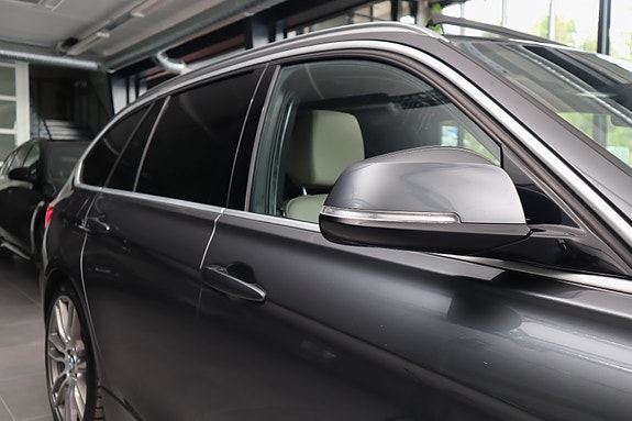 BMW 330i 5 of 30